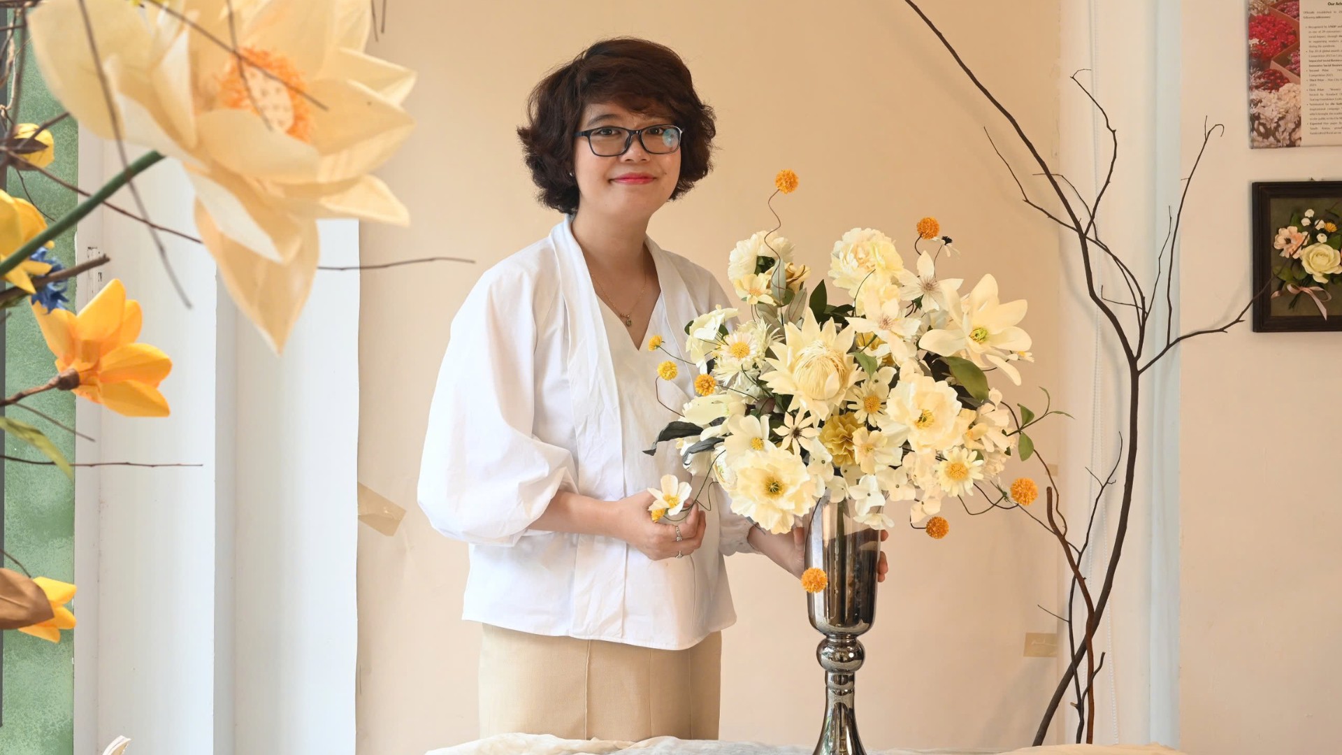 Marie Claire Vietnam: Nghệ nhân Phan Ngọc Hiếu - Người đơm sức sống cho những cánh hoa